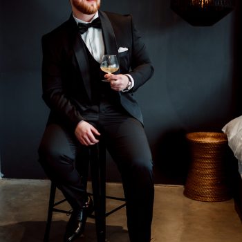 Modern and masculine Groom Suite at Simbali with lounge area and prep space